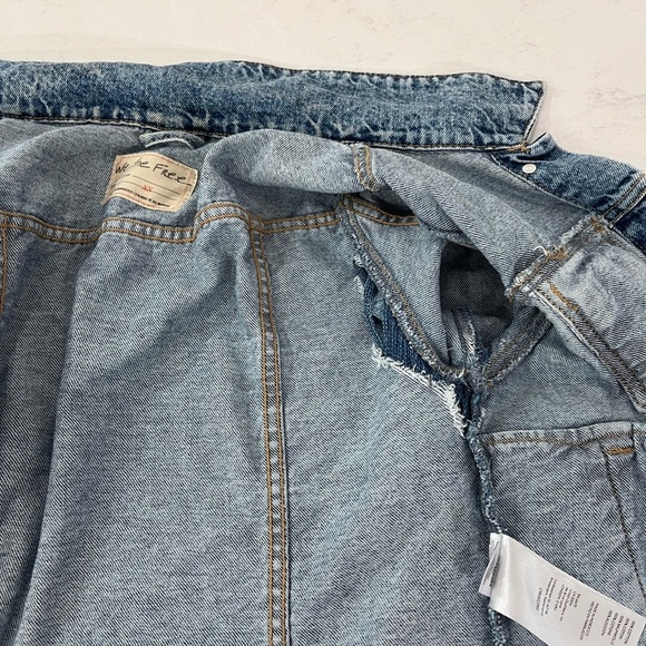 We The Free Light Blue Denim Jacket Flawed - Picture 4 of 5